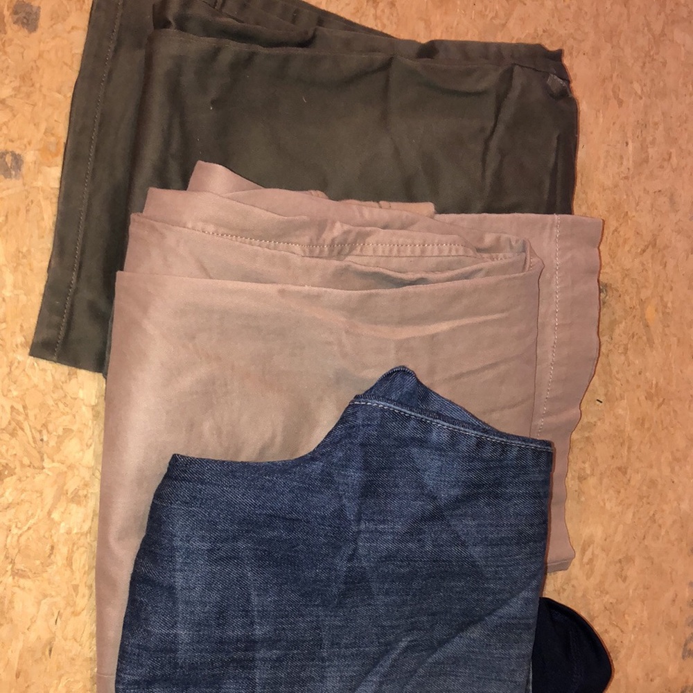 3 maternity pants $25 for all. All size 10.